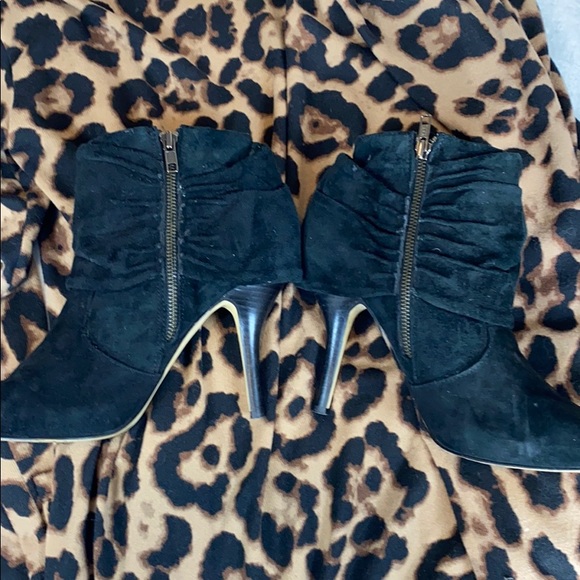 Suede bow ankle booties - Picture 5 of 8